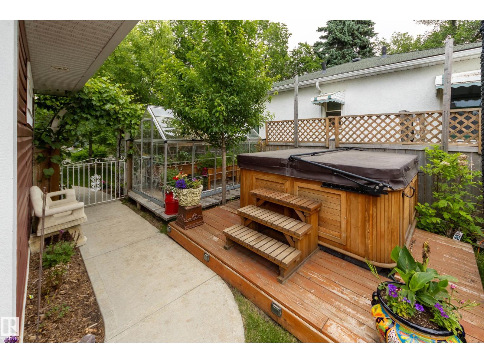 11210 60 ST NW - 52