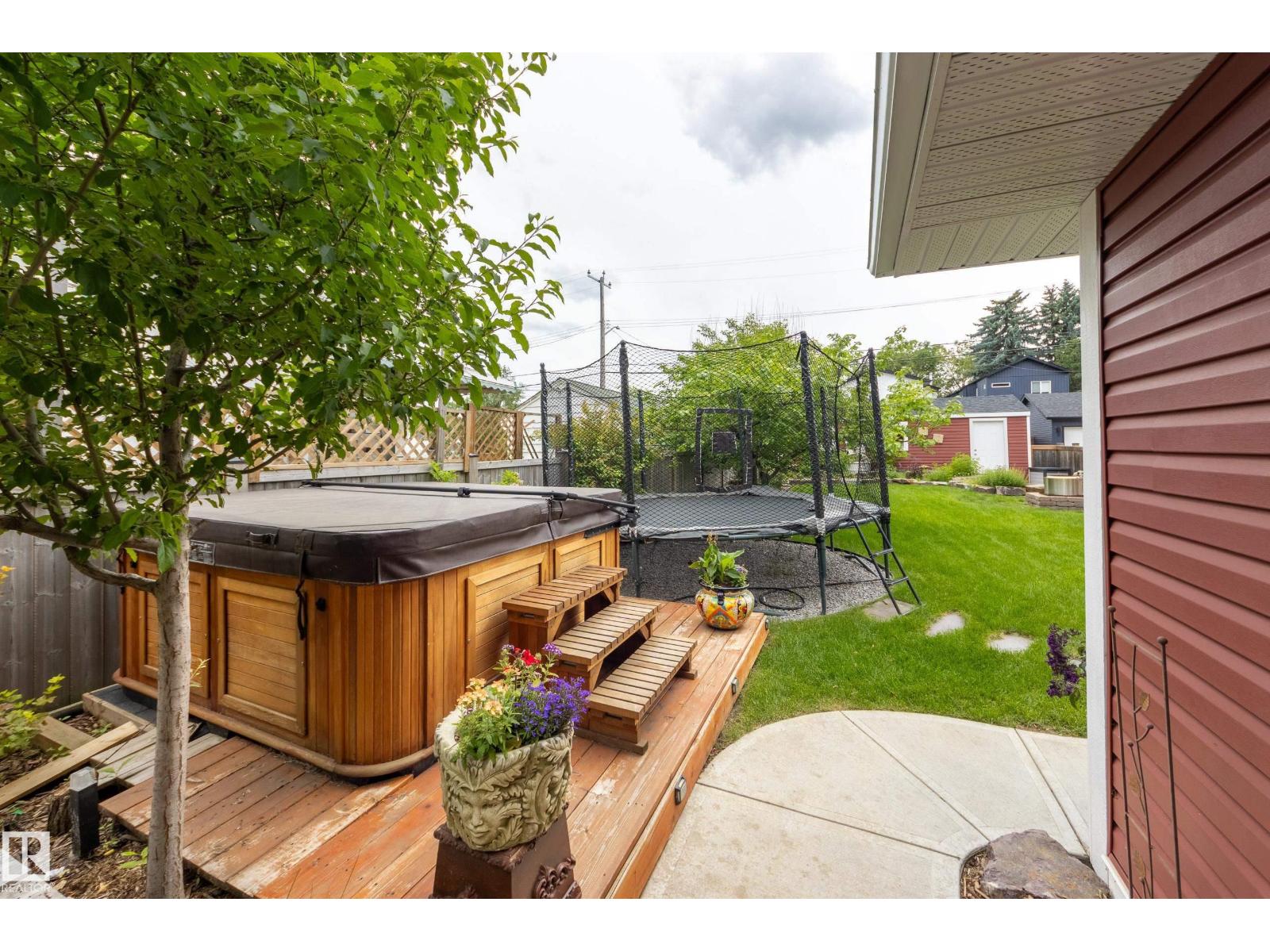 11210 60 ST NW - 53