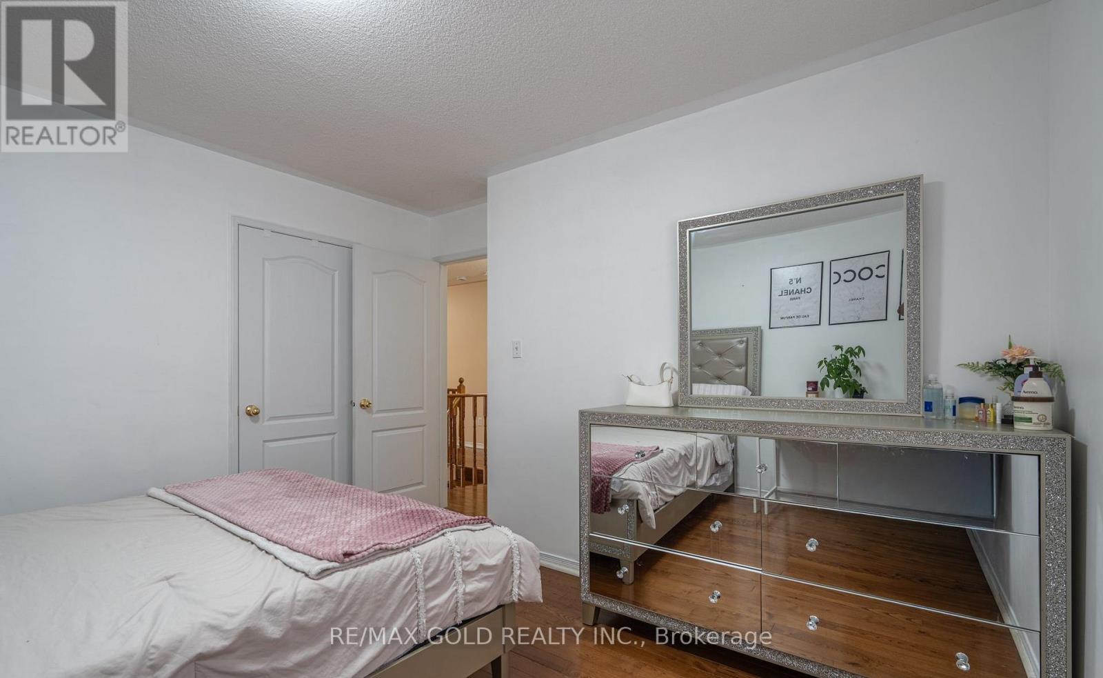 104 SUNNY MEADOW BOULEVARD - 25