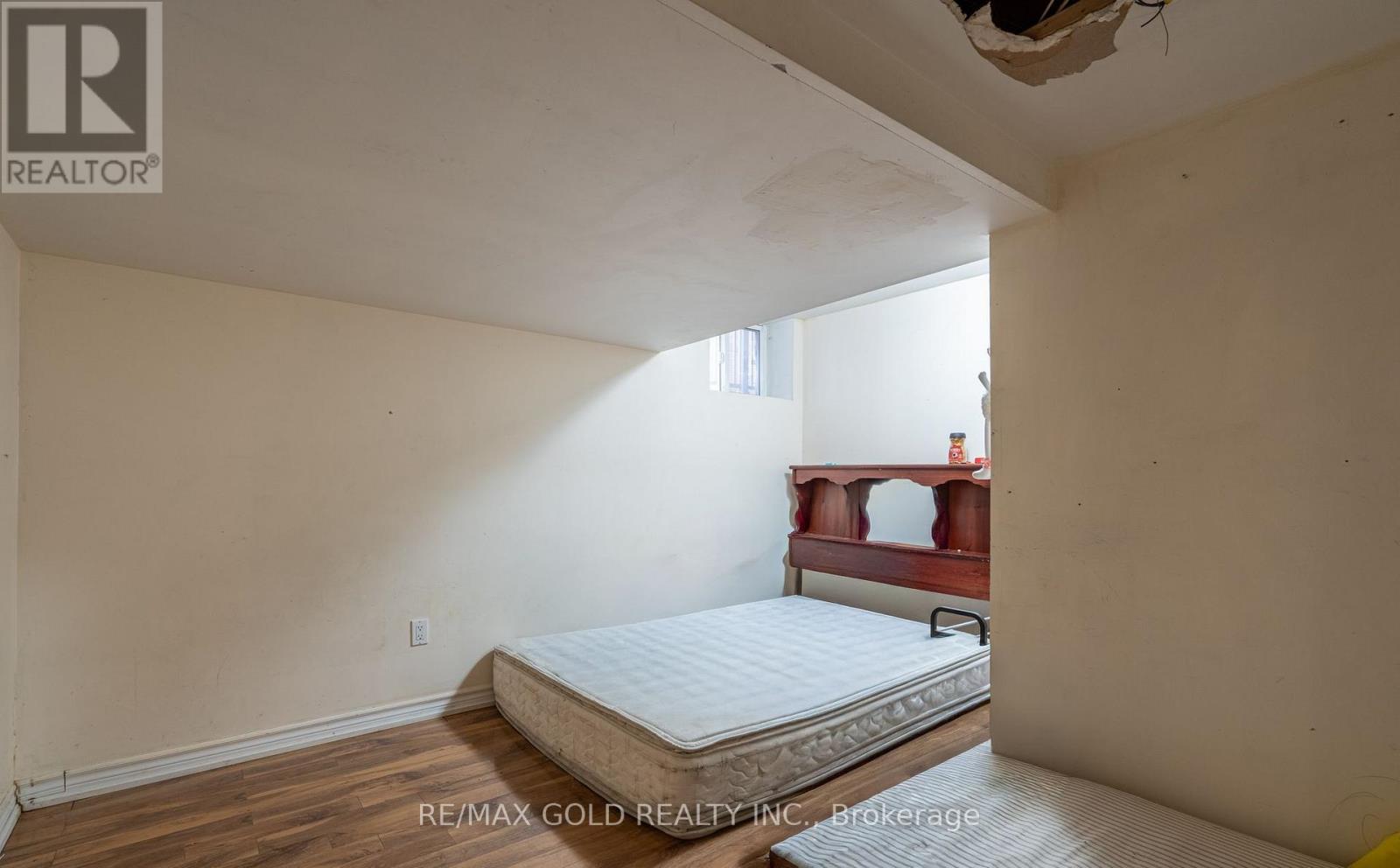 104 SUNNY MEADOW BOULEVARD - 37
