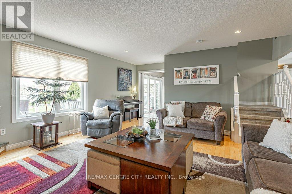 45 RIVERBANK DRIVE - 14