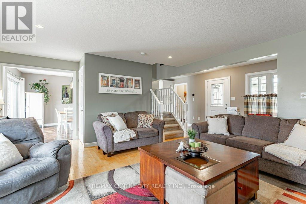 45 RIVERBANK DRIVE - 15