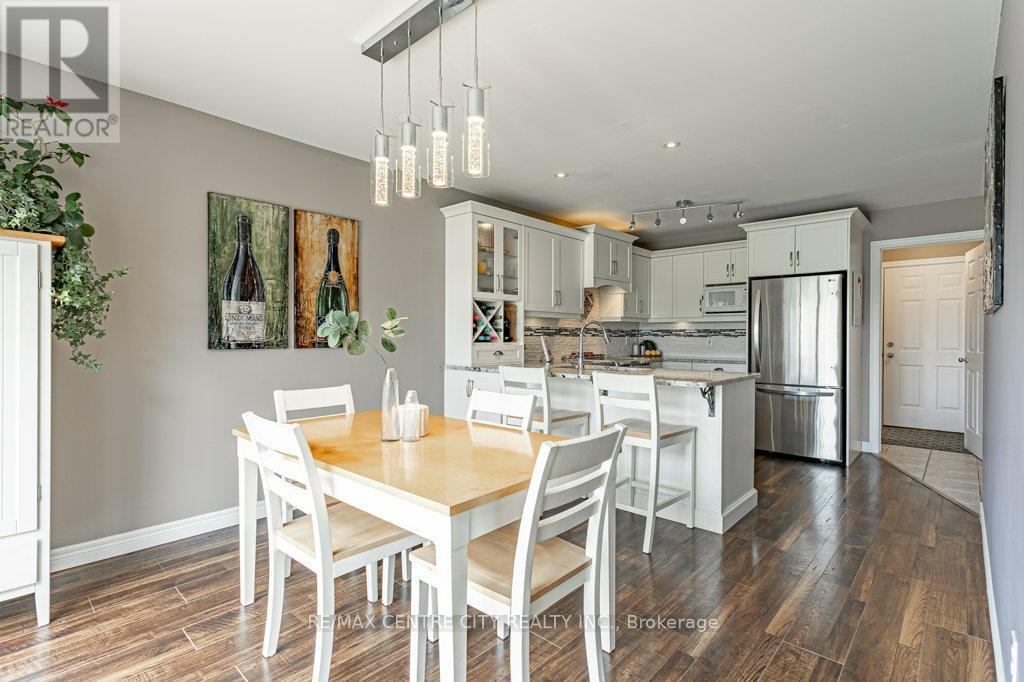 45 RIVERBANK DRIVE - 17