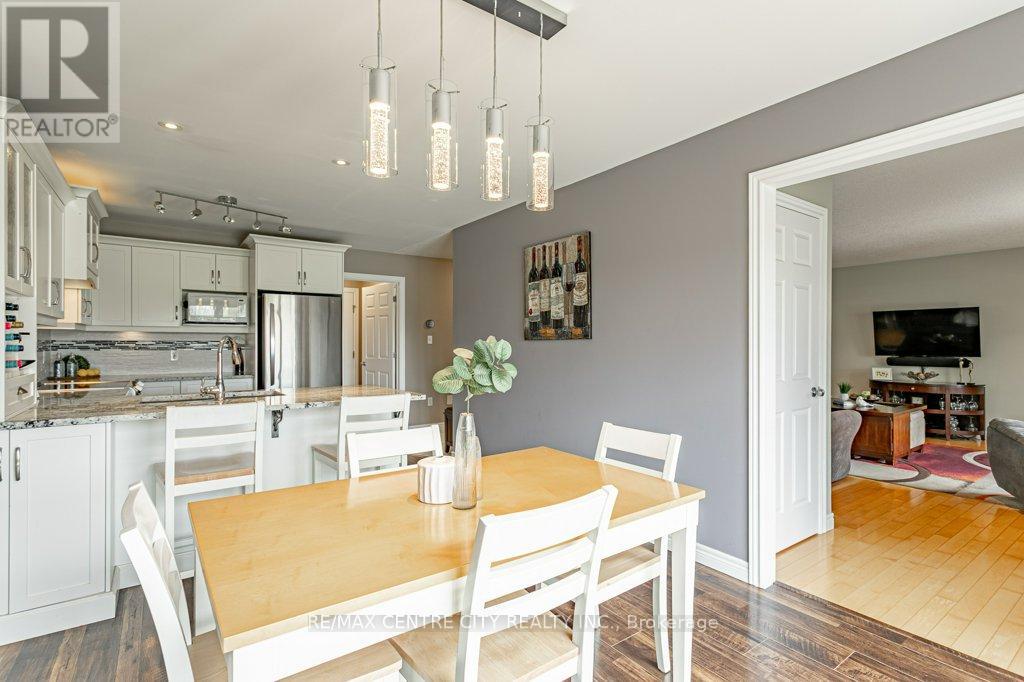 45 RIVERBANK DRIVE - 18
