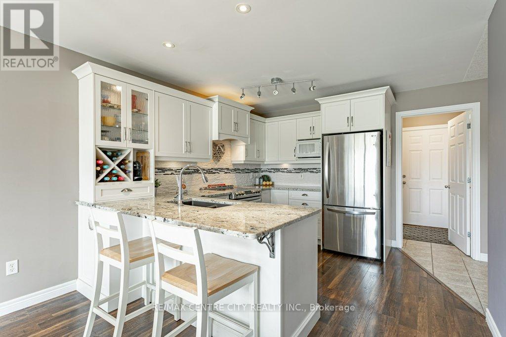 45 RIVERBANK DRIVE - 19