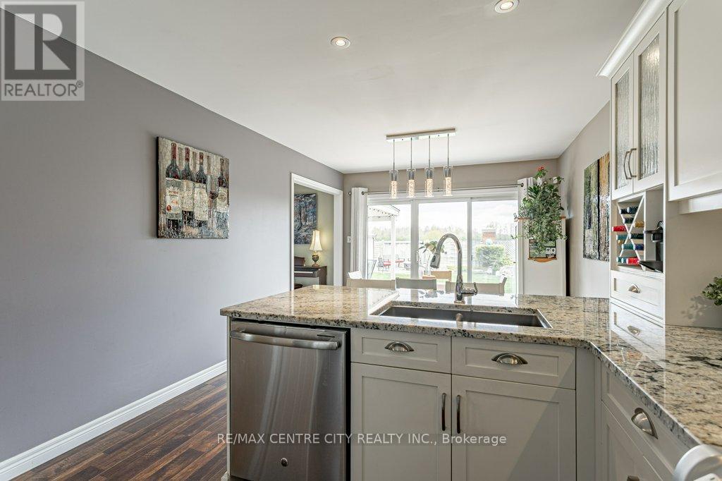45 RIVERBANK DRIVE - 21