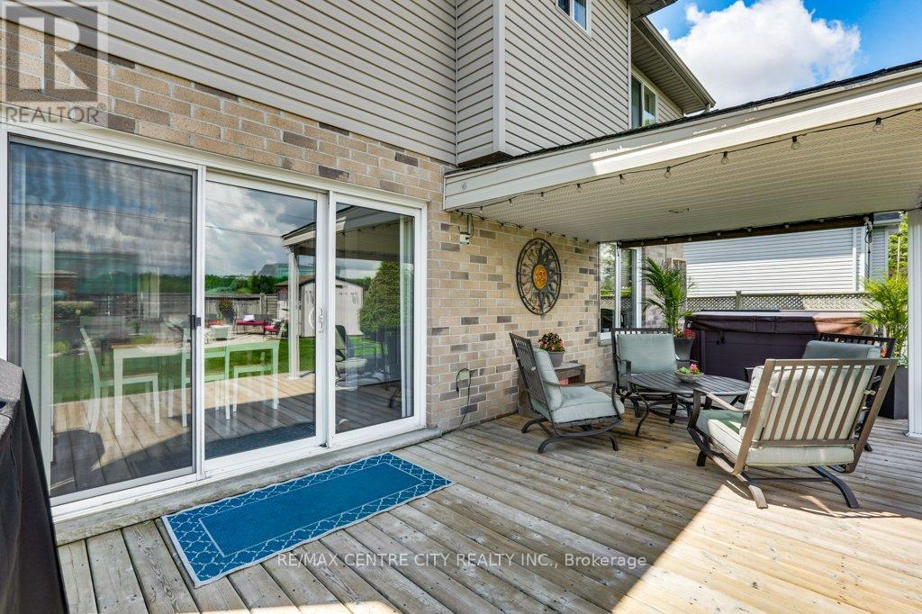 45 RIVERBANK DRIVE - 40
