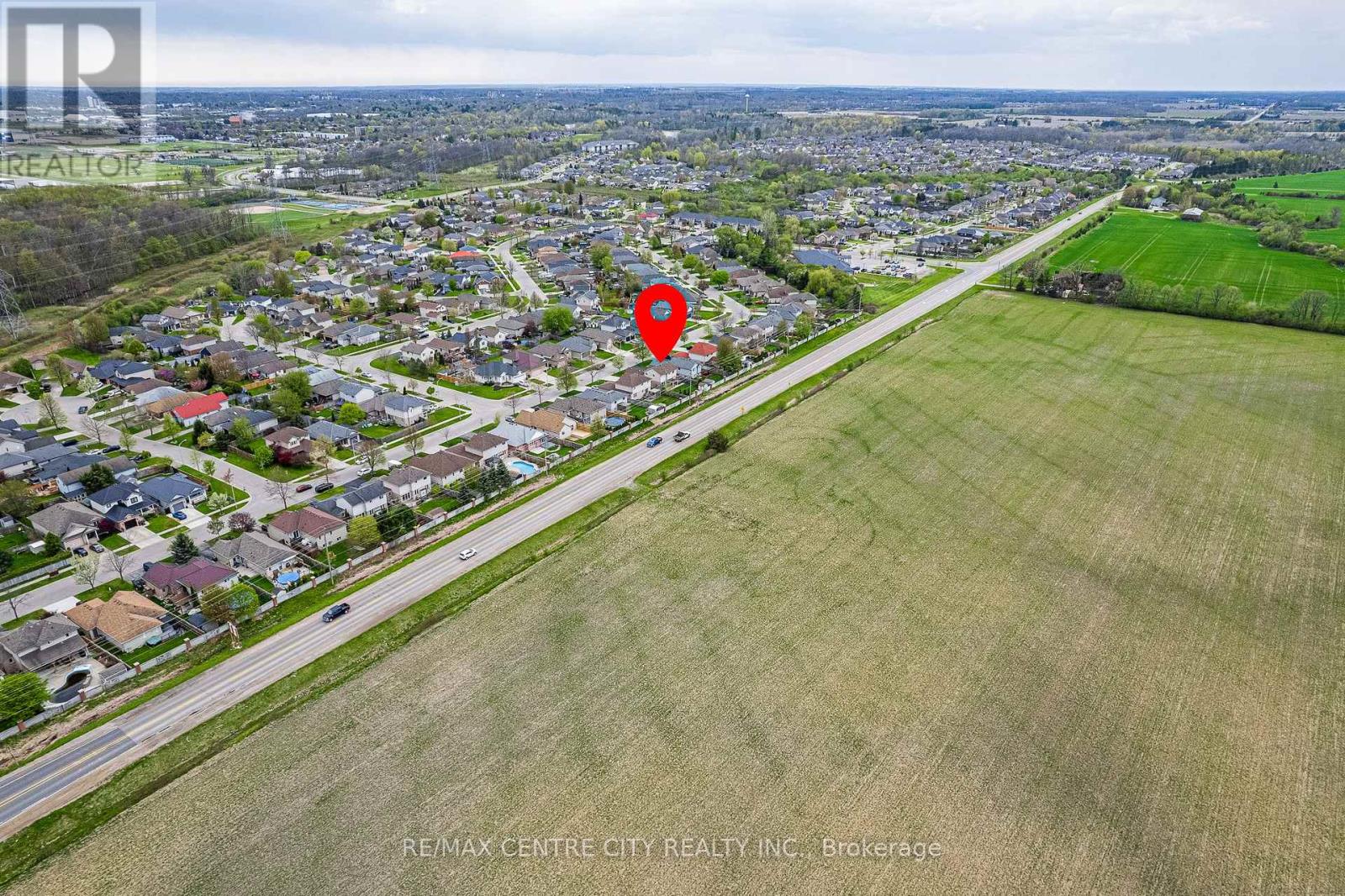 45 RIVERBANK DRIVE - 44
