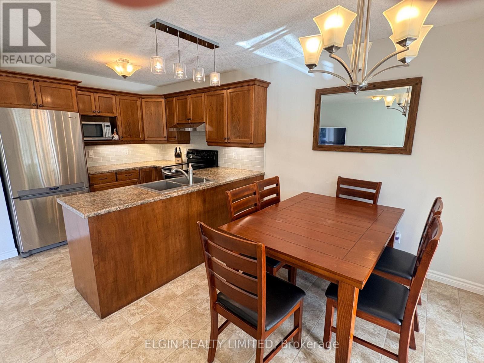44 PEACH TREE BOULEVARD - 4