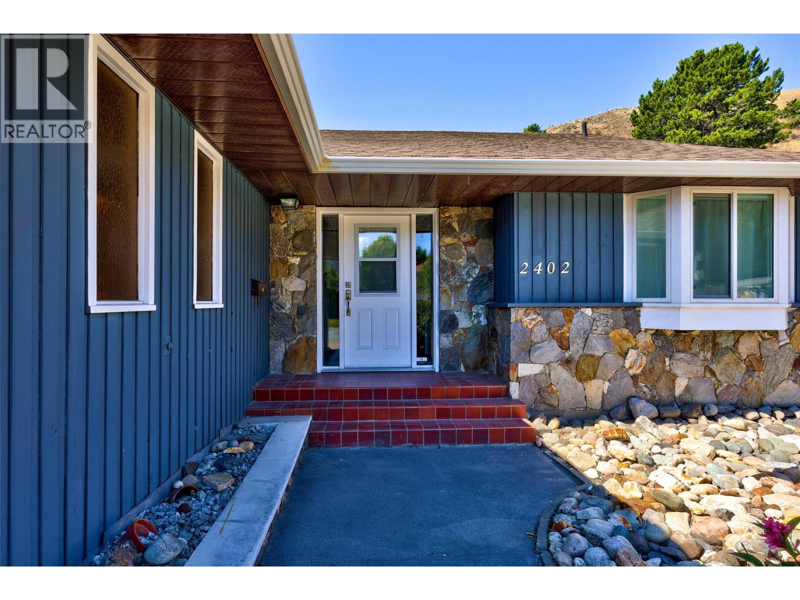 2402 Parkview Drive, Kamloops — photo 2