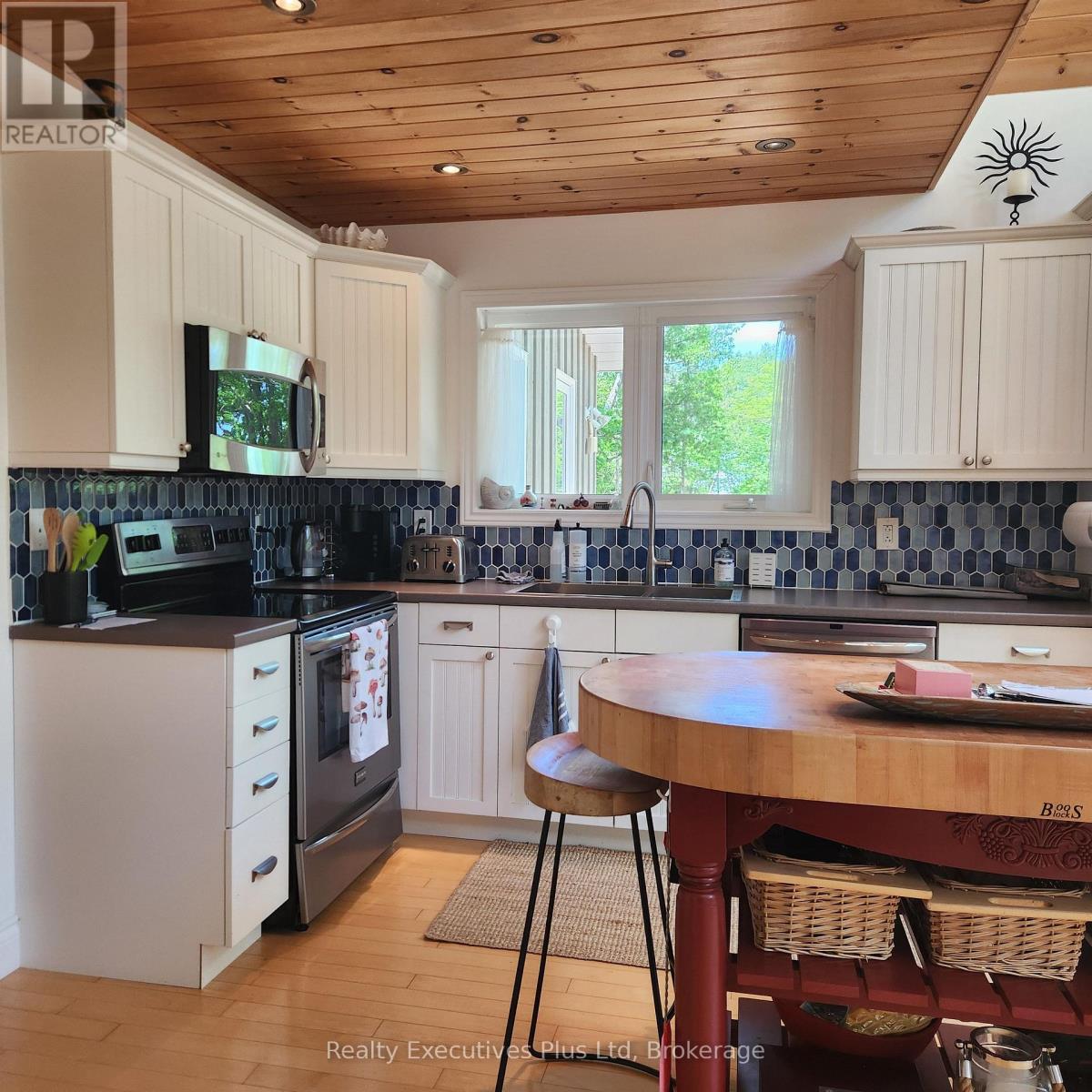 5 MYIINGGAN MIIKAANS LANE - 12