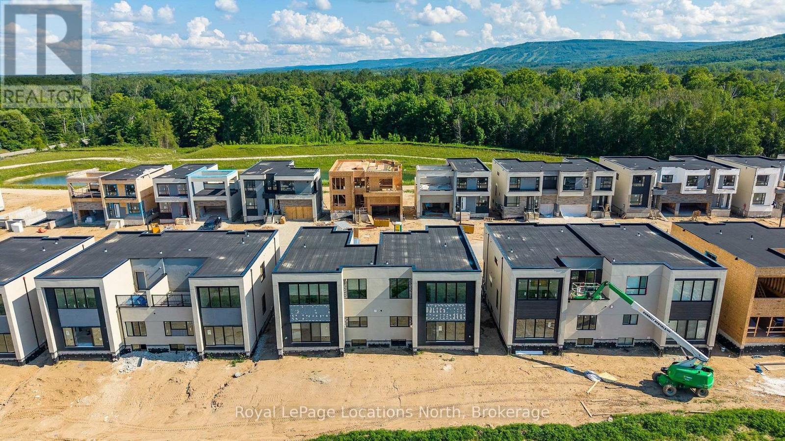 214 STONELEIGH DRIVE - 34