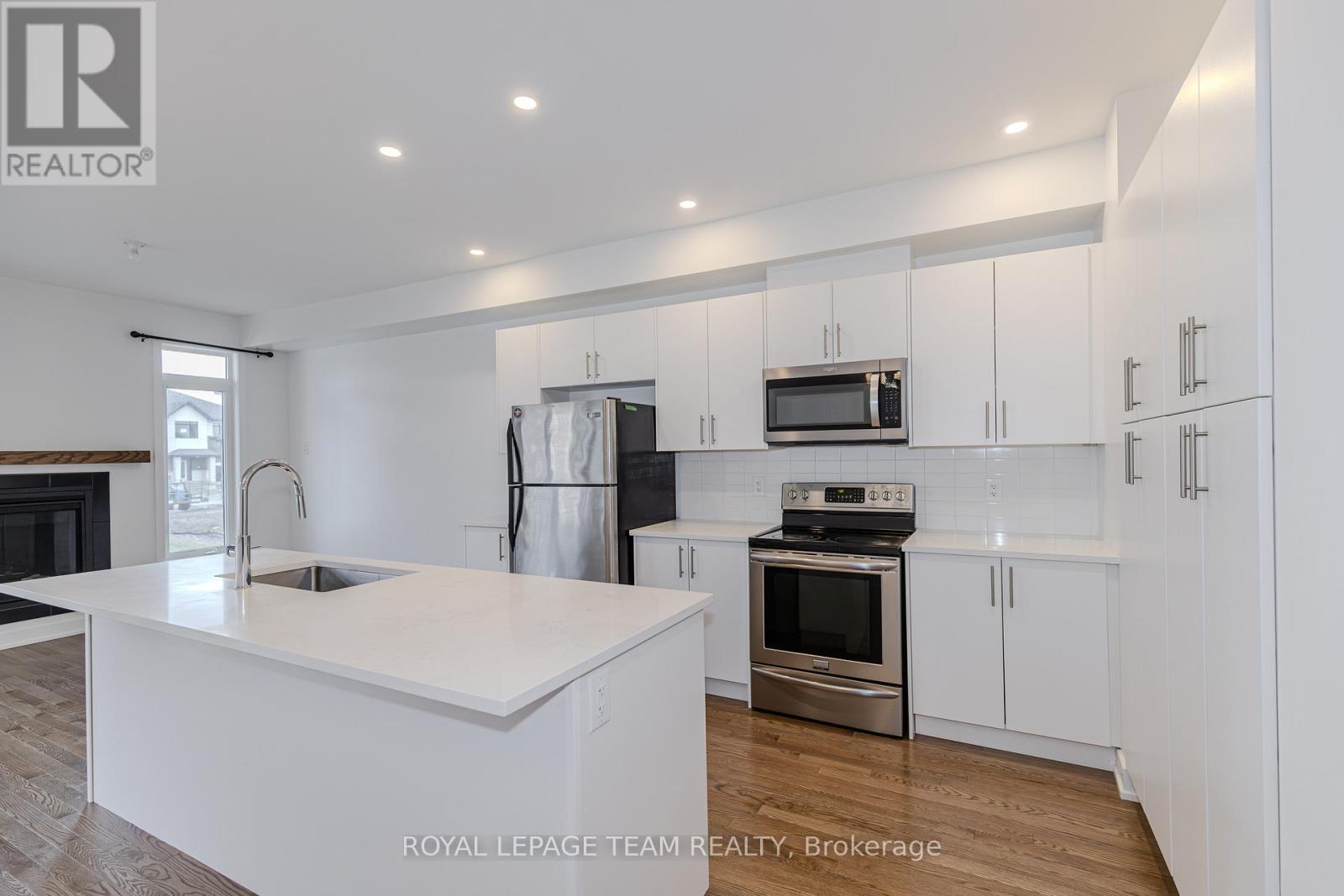 867 ANCIANO CRESCENT - 13