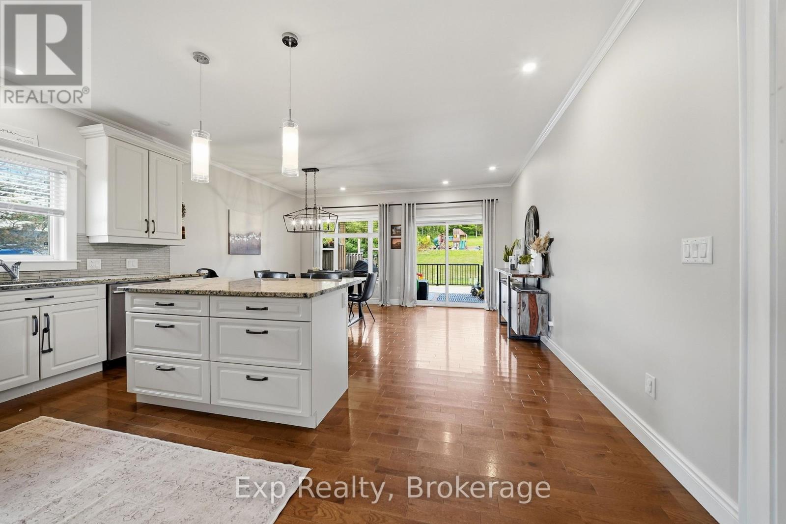 818 PALACE ROAD - 11