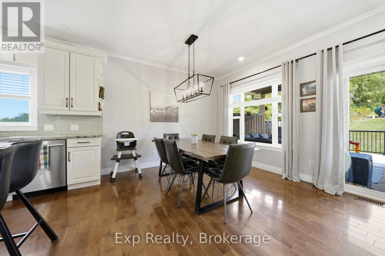 818 PALACE ROAD - 13