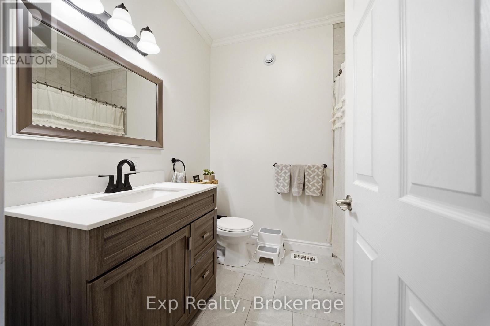 818 PALACE ROAD - 24