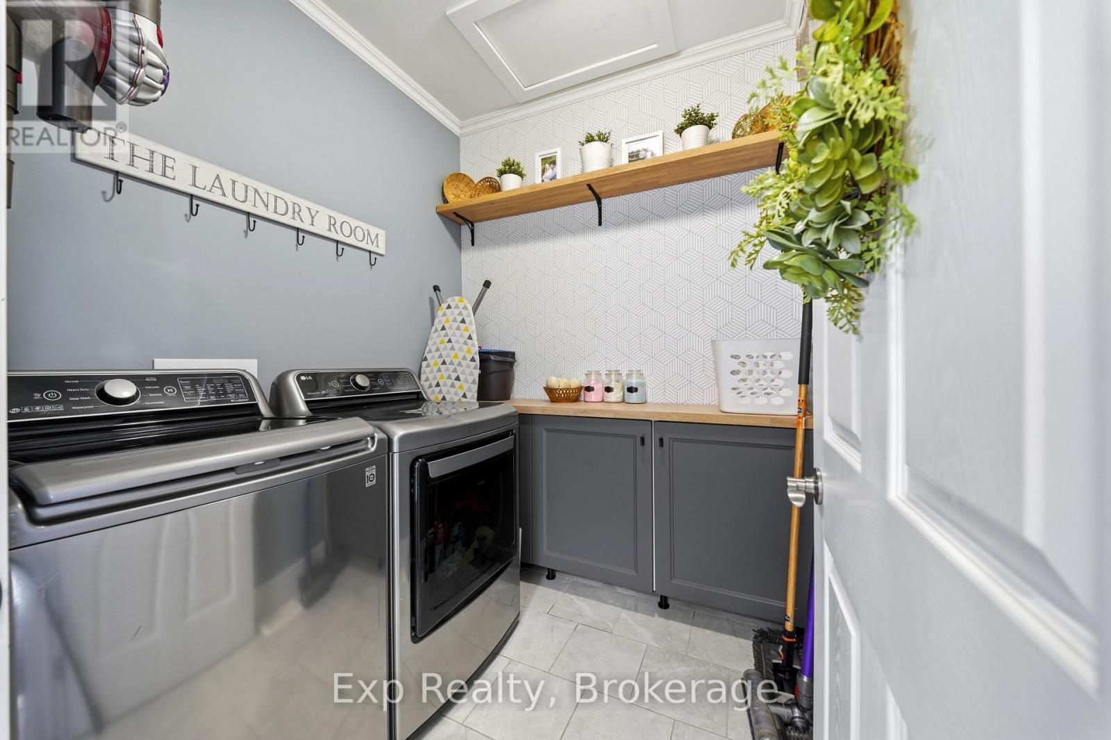 818 PALACE ROAD - 25