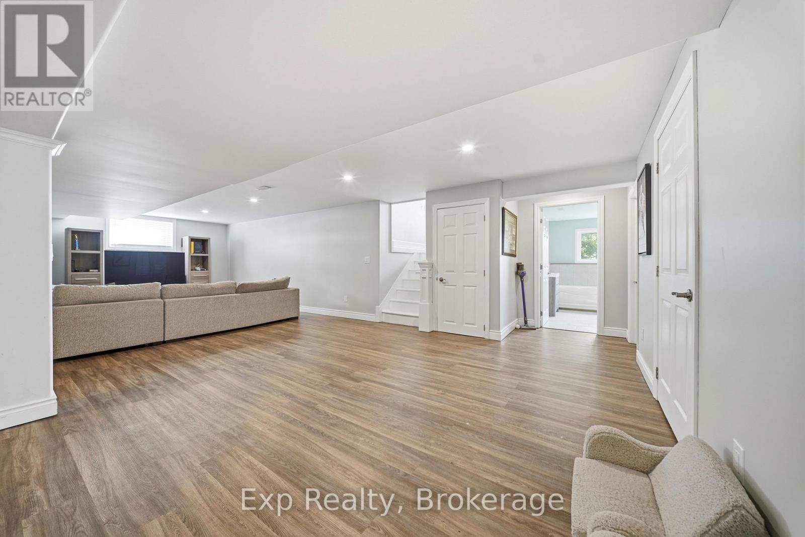 818 PALACE ROAD - 26