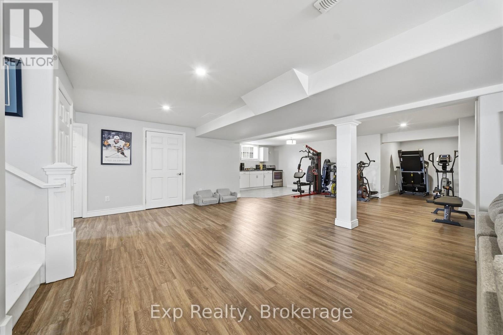 818 PALACE ROAD - 27