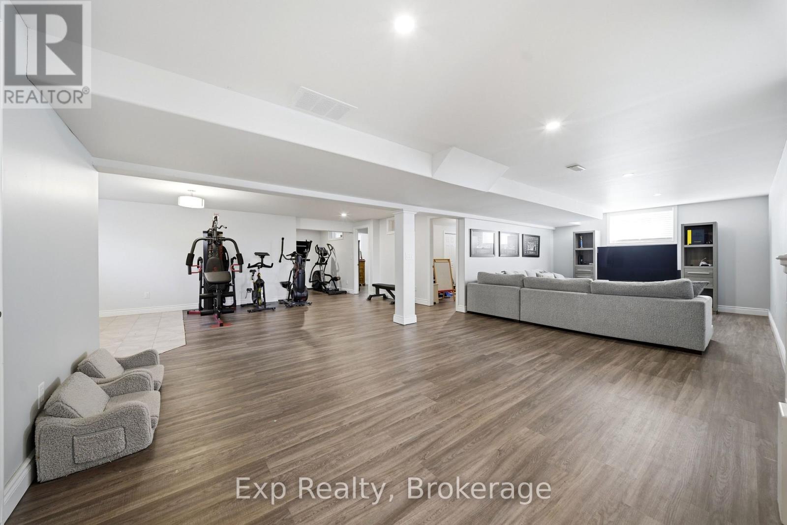 818 PALACE ROAD - 28