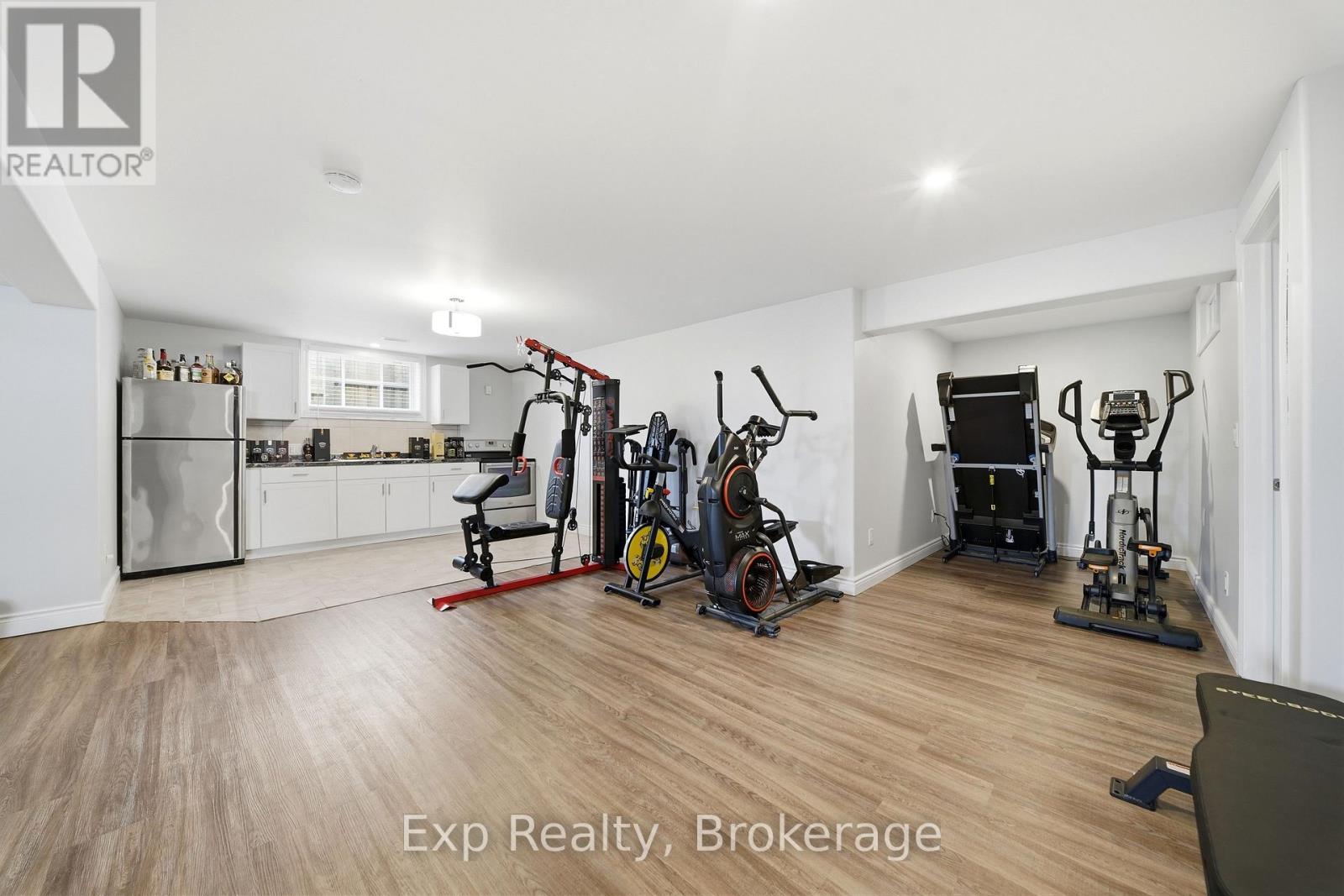 818 PALACE ROAD - 32