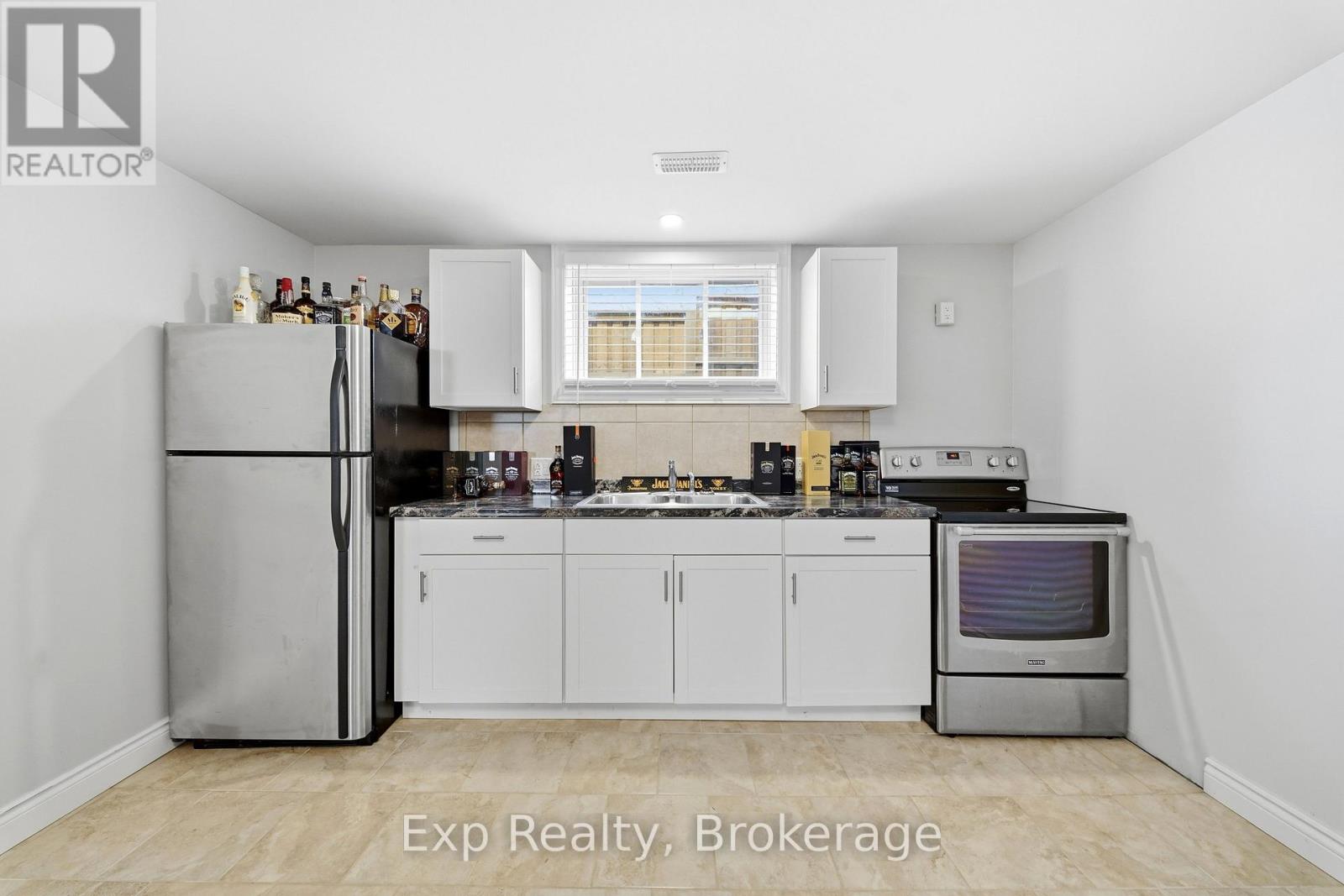 818 PALACE ROAD - 33
