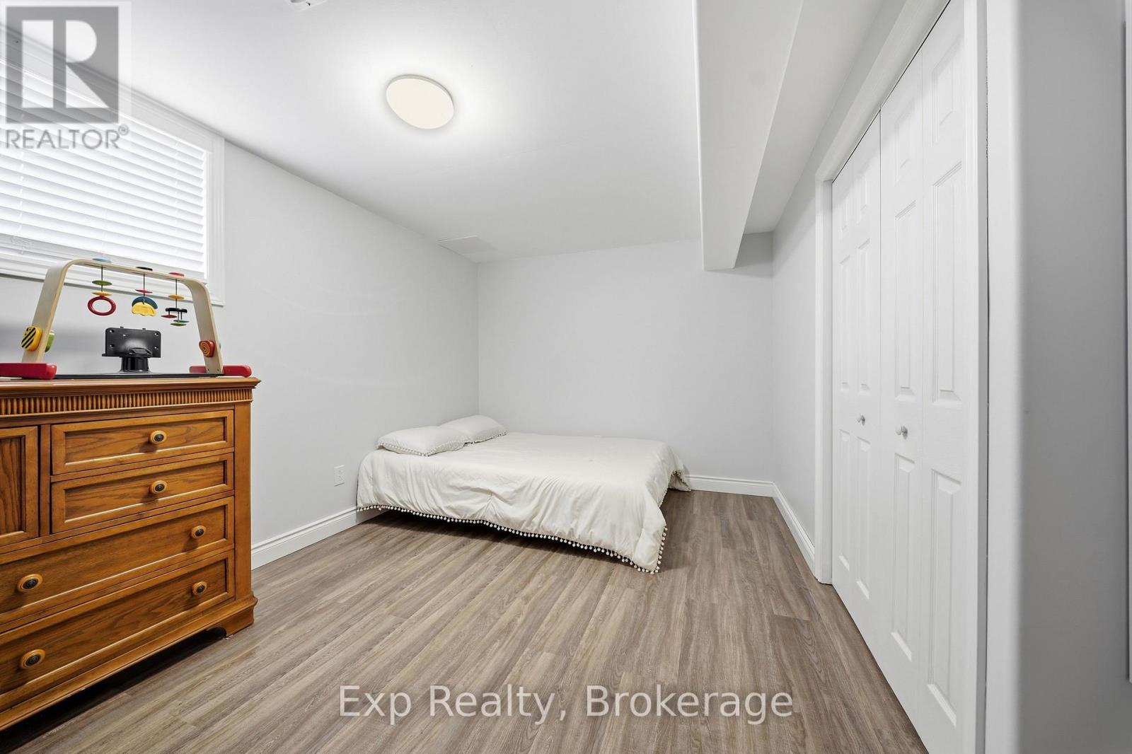 818 PALACE ROAD - 34