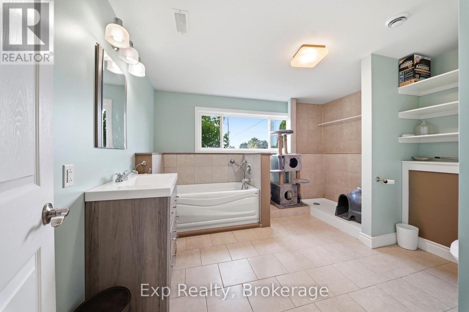 818 PALACE ROAD - 35