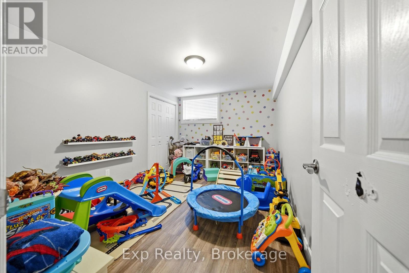 818 PALACE ROAD - 36
