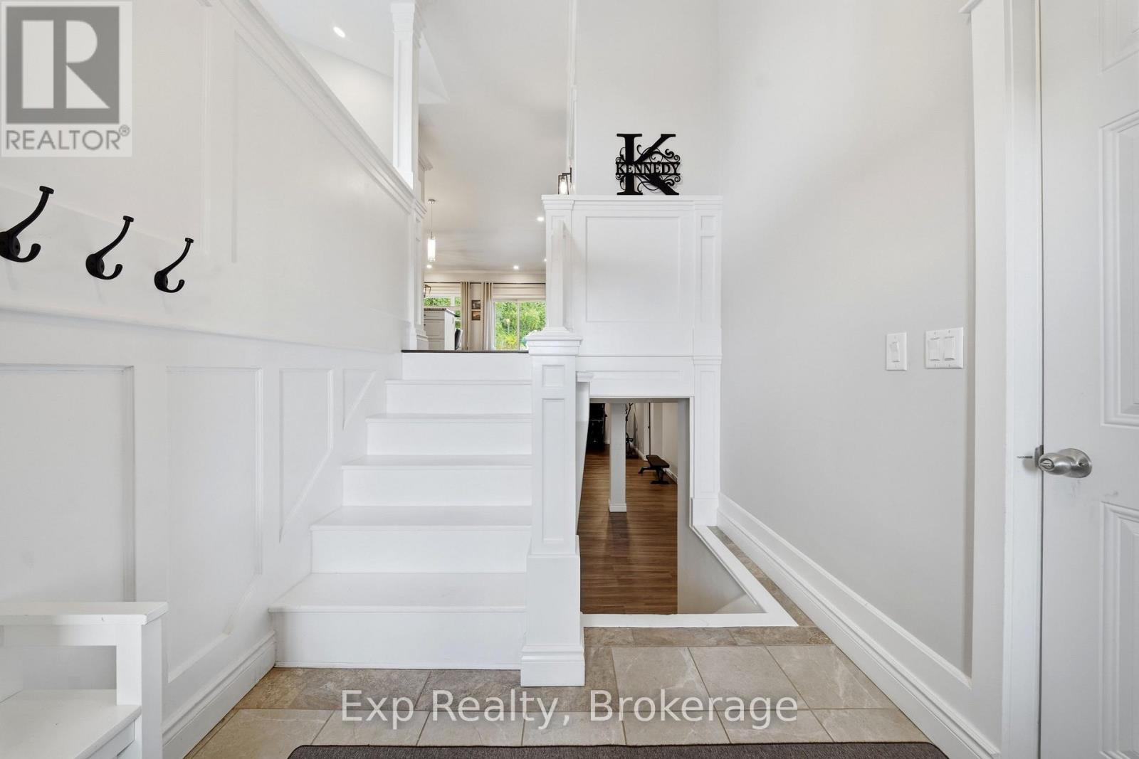 818 PALACE ROAD - 5