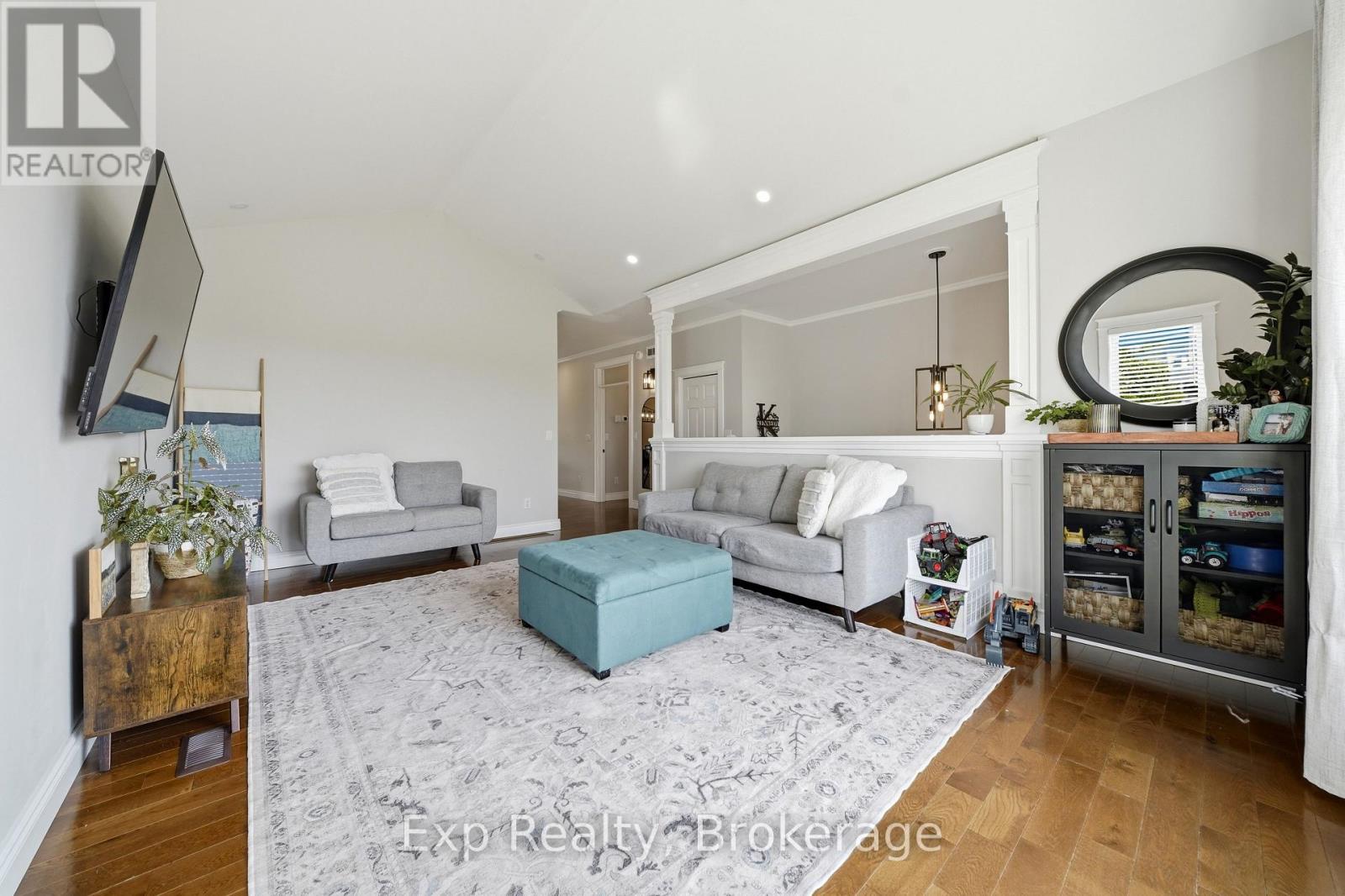 818 PALACE ROAD - 6