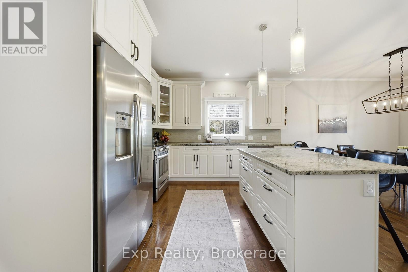 818 PALACE ROAD - 8