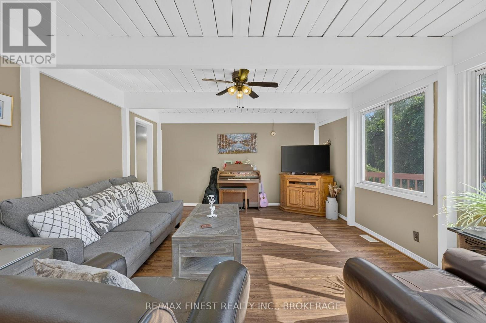 54 BAYVIEW DRIVE - 11
