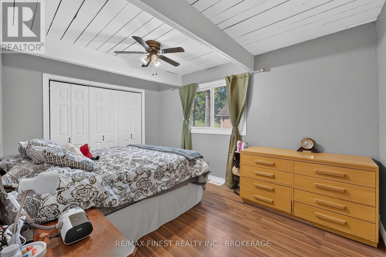 54 BAYVIEW DRIVE - 13