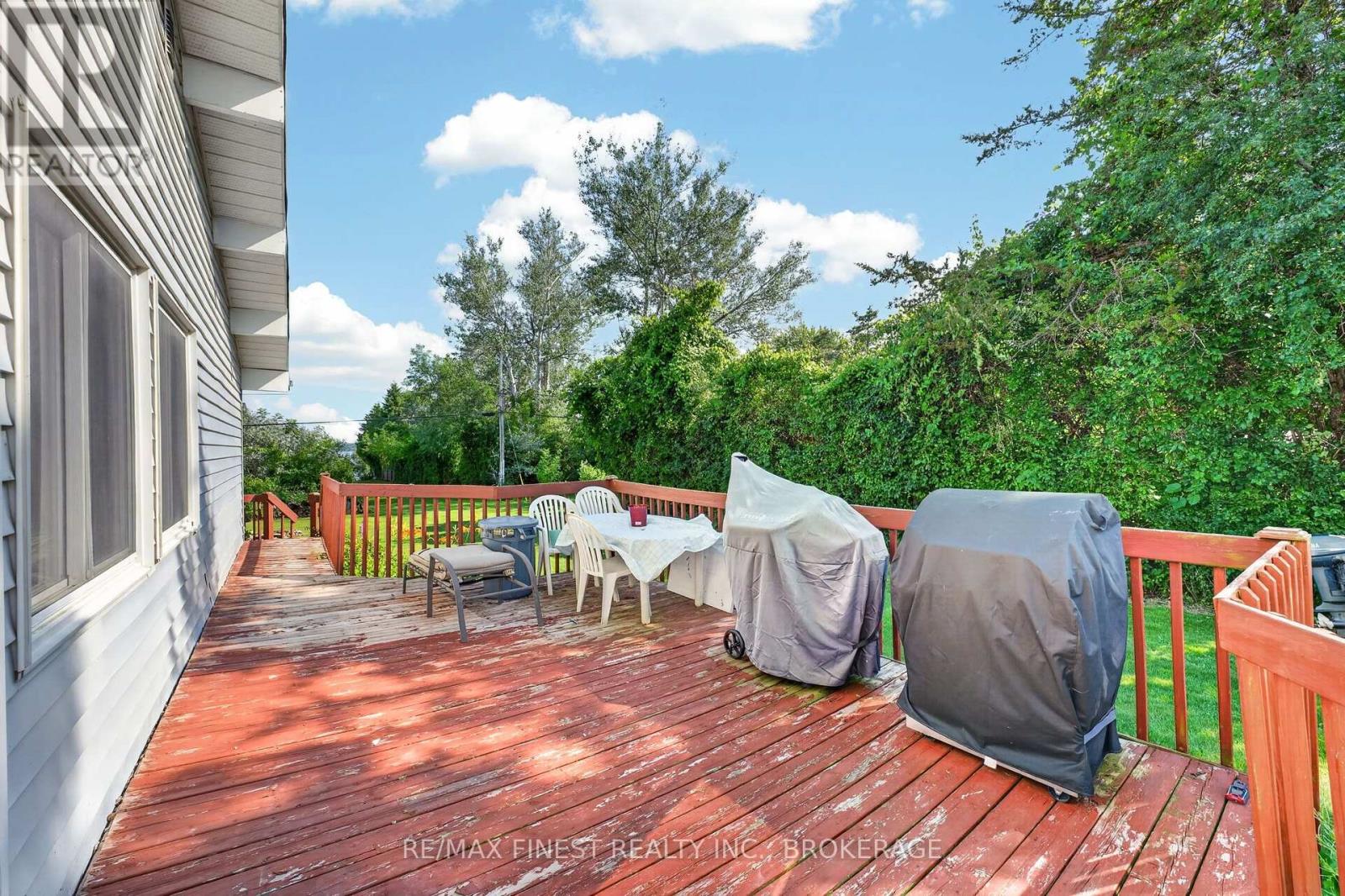 54 BAYVIEW DRIVE - 17