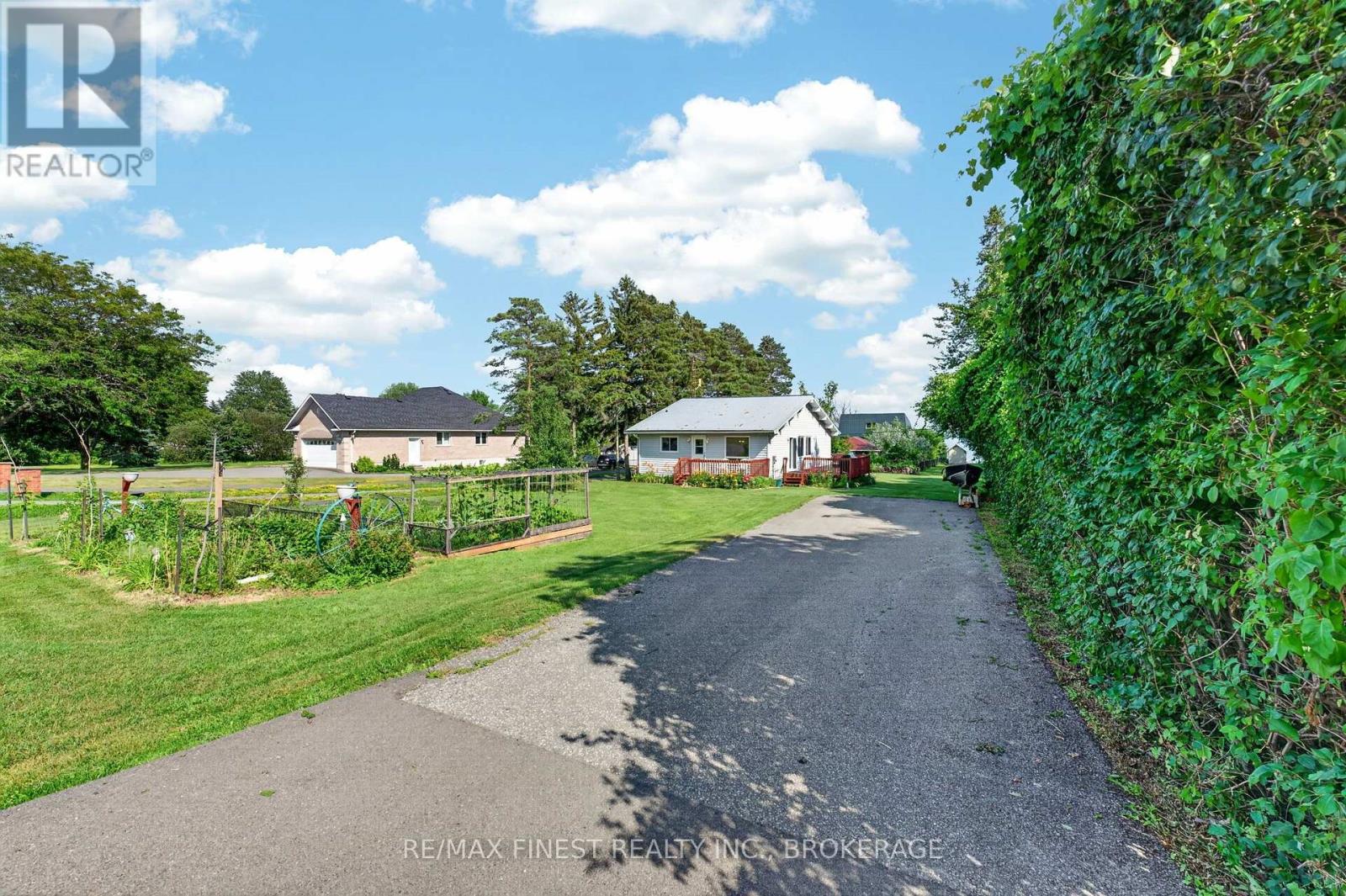 54 BAYVIEW DRIVE - 26