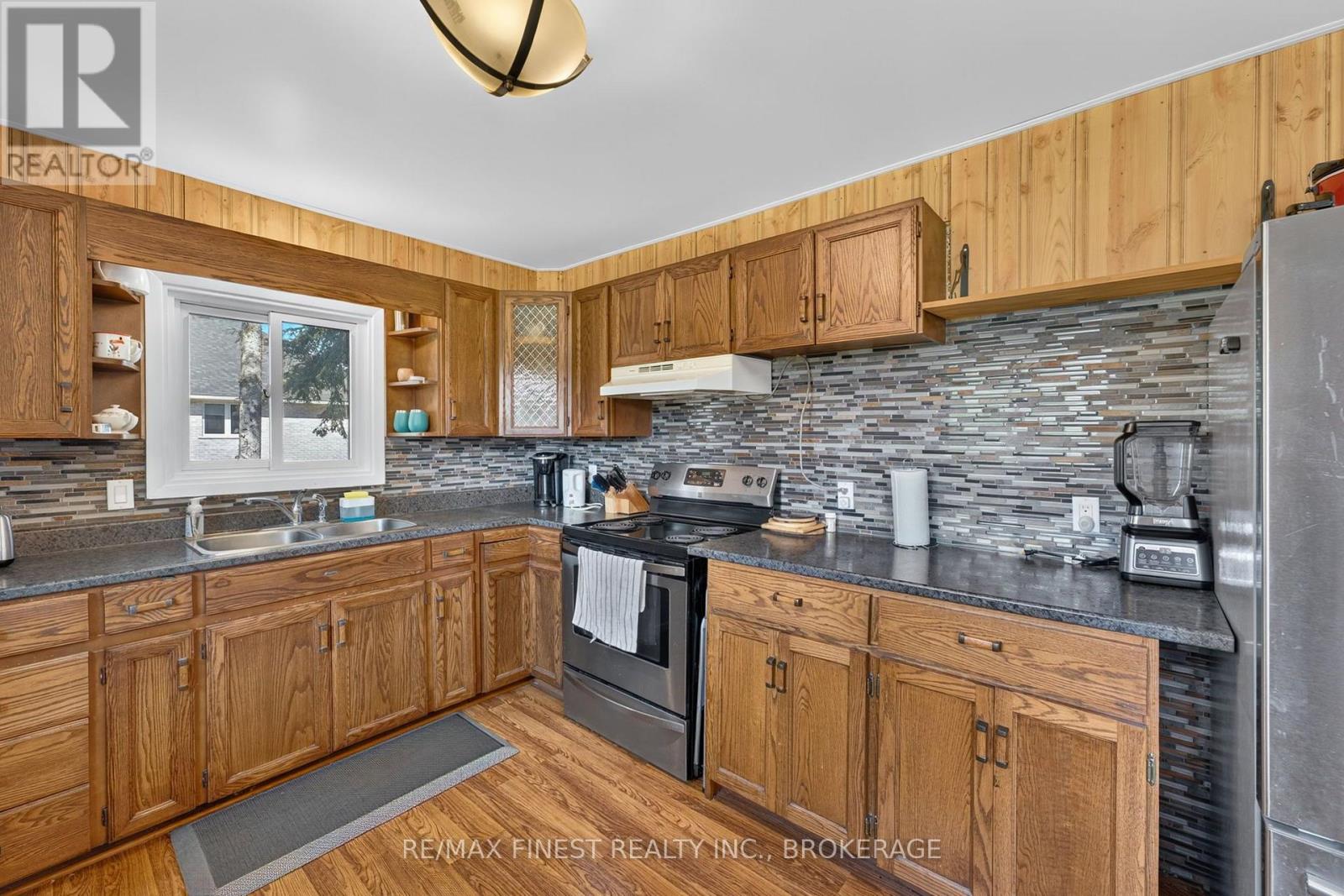 54 BAYVIEW DRIVE - 5