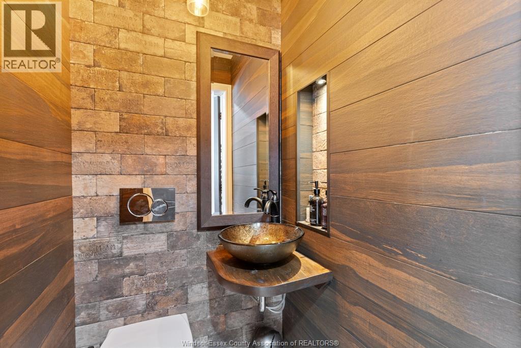 313 CRYSTAL BAY DRIVE - Image 12