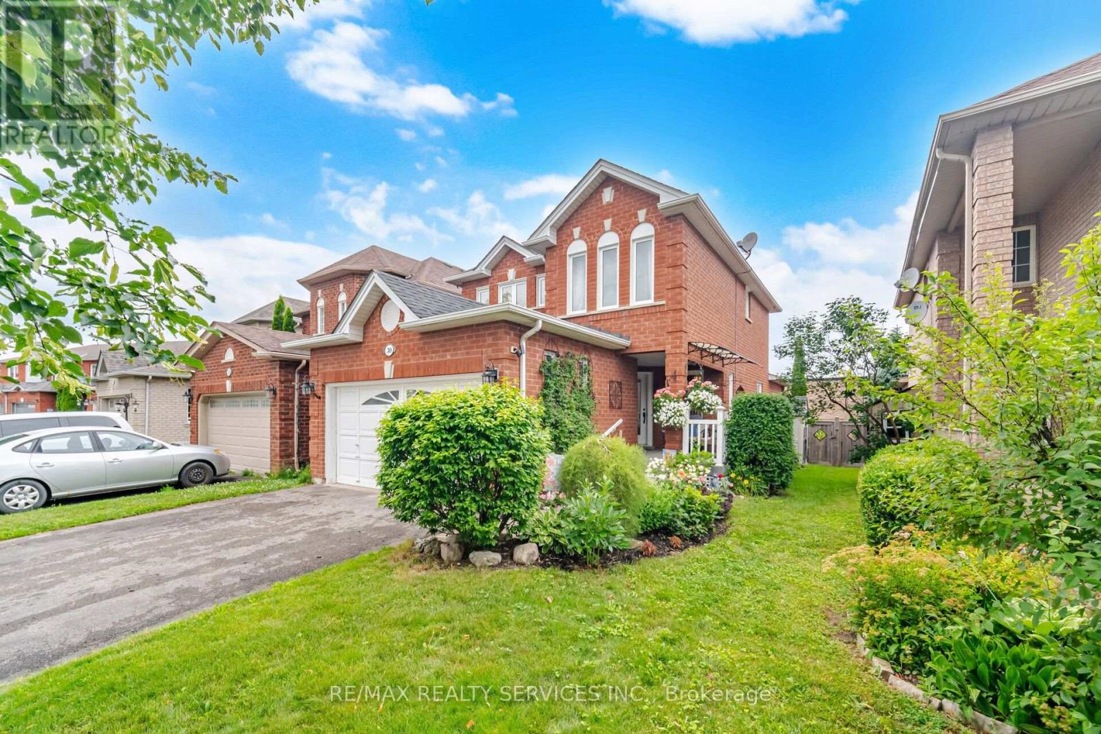 30 HENDERSON CRESCENT - 1