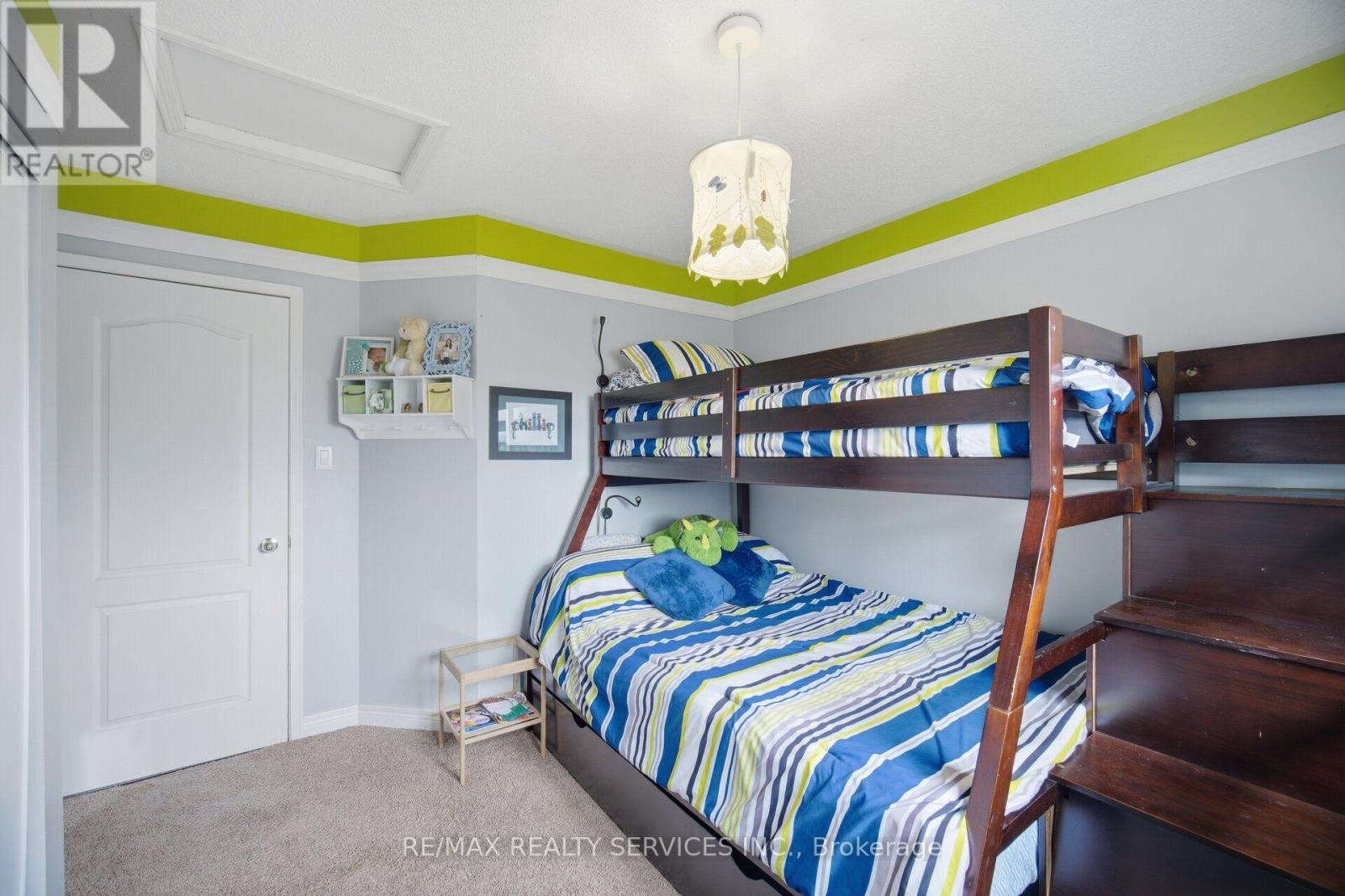 30 HENDERSON CRESCENT - 18