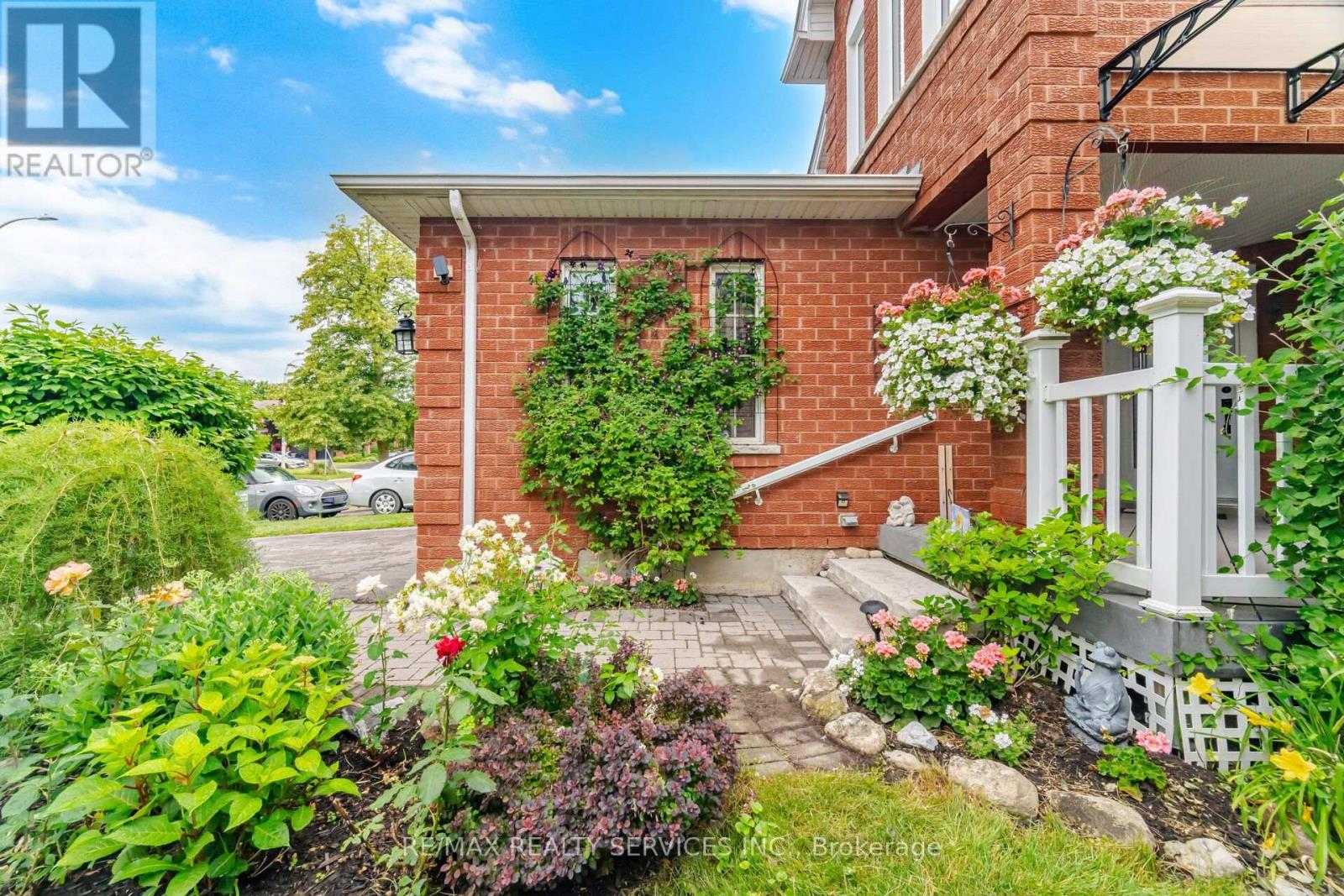 30 HENDERSON CRESCENT - 2