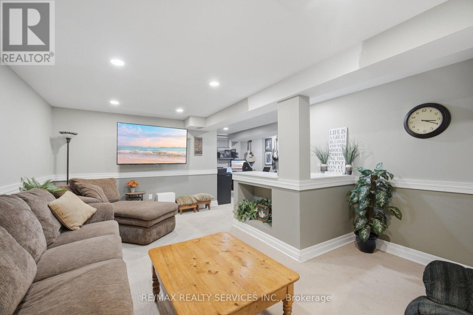 30 HENDERSON CRESCENT - 20