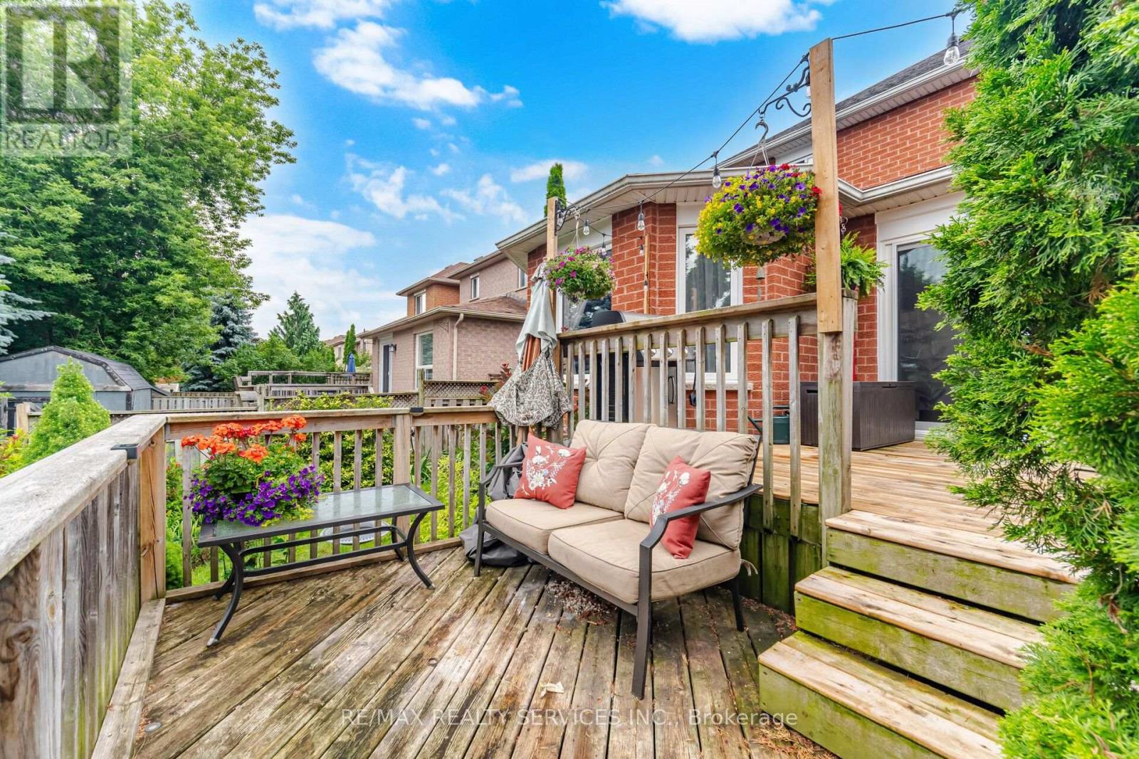 30 HENDERSON CRESCENT - 23