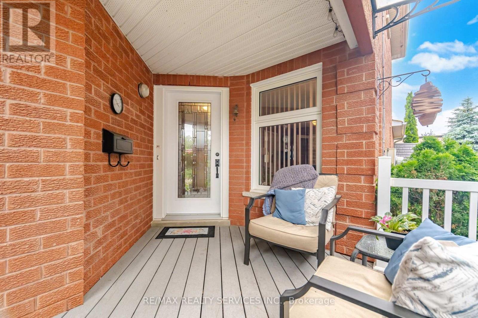 30 HENDERSON CRESCENT - 3