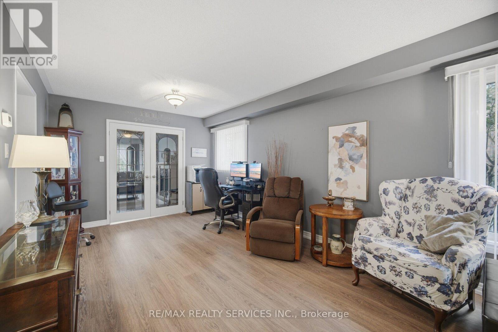 30 HENDERSON CRESCENT - 5