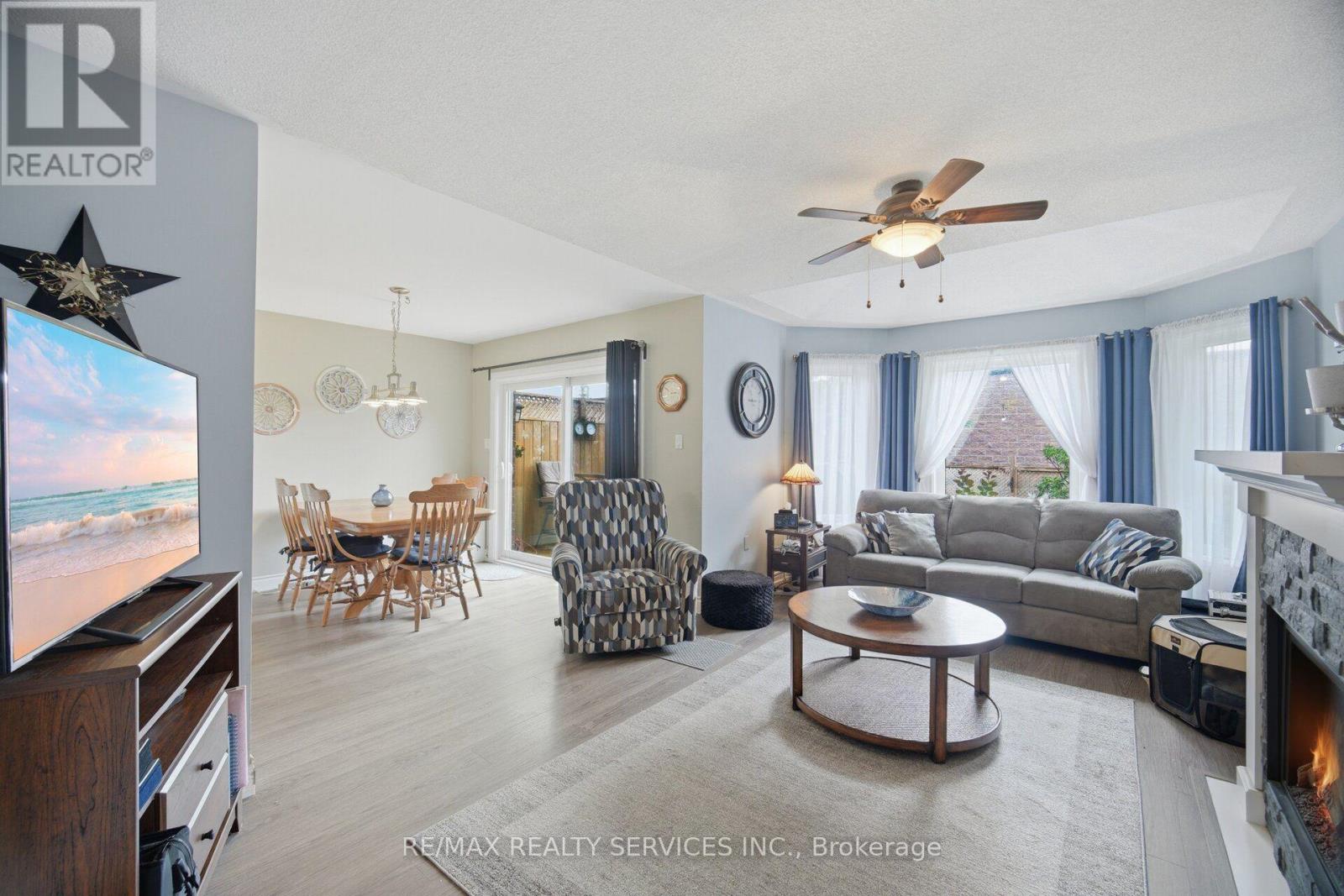 30 HENDERSON CRESCENT - 8