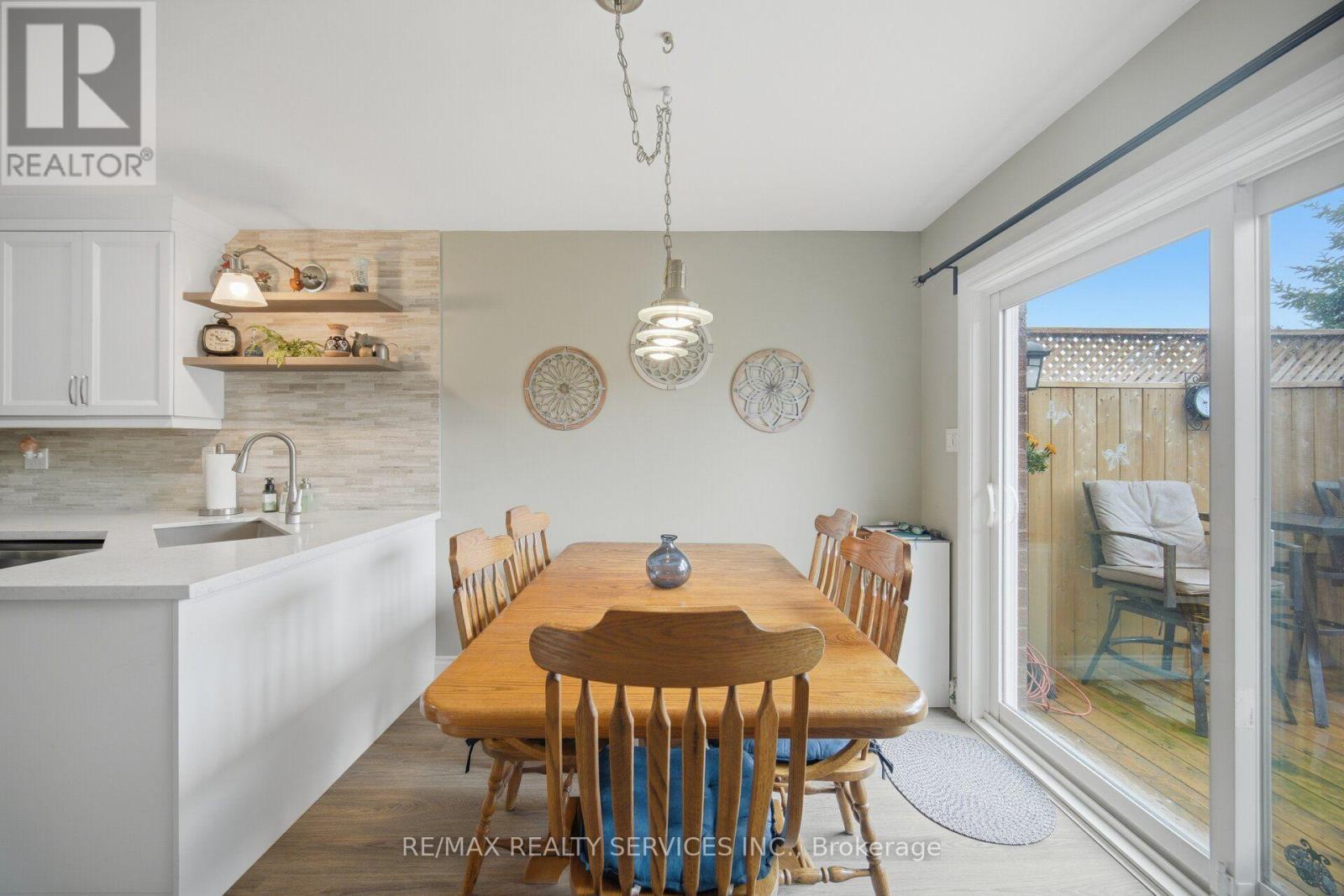 30 HENDERSON CRESCENT - 9