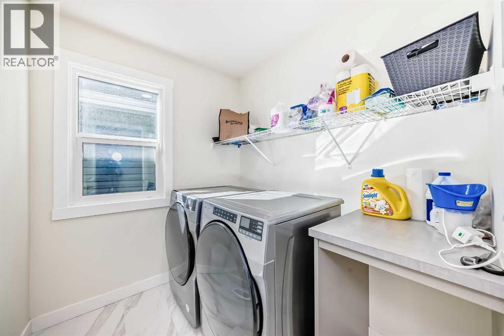 138 Silver Spruce Grove SW - 44