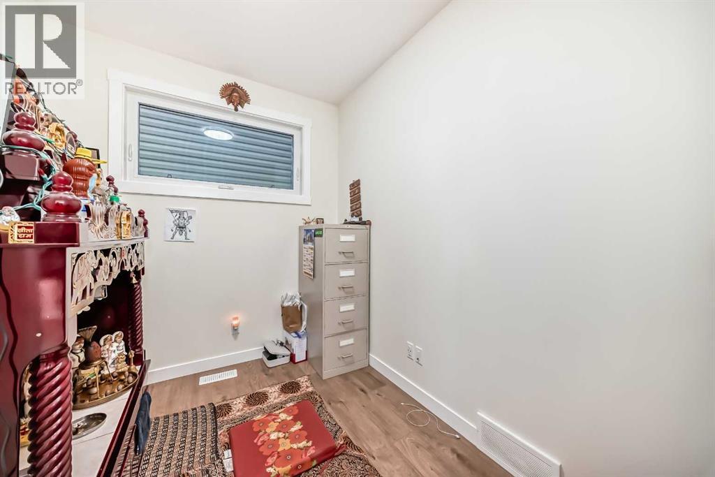 138 Silver Spruce Grove SW - 20