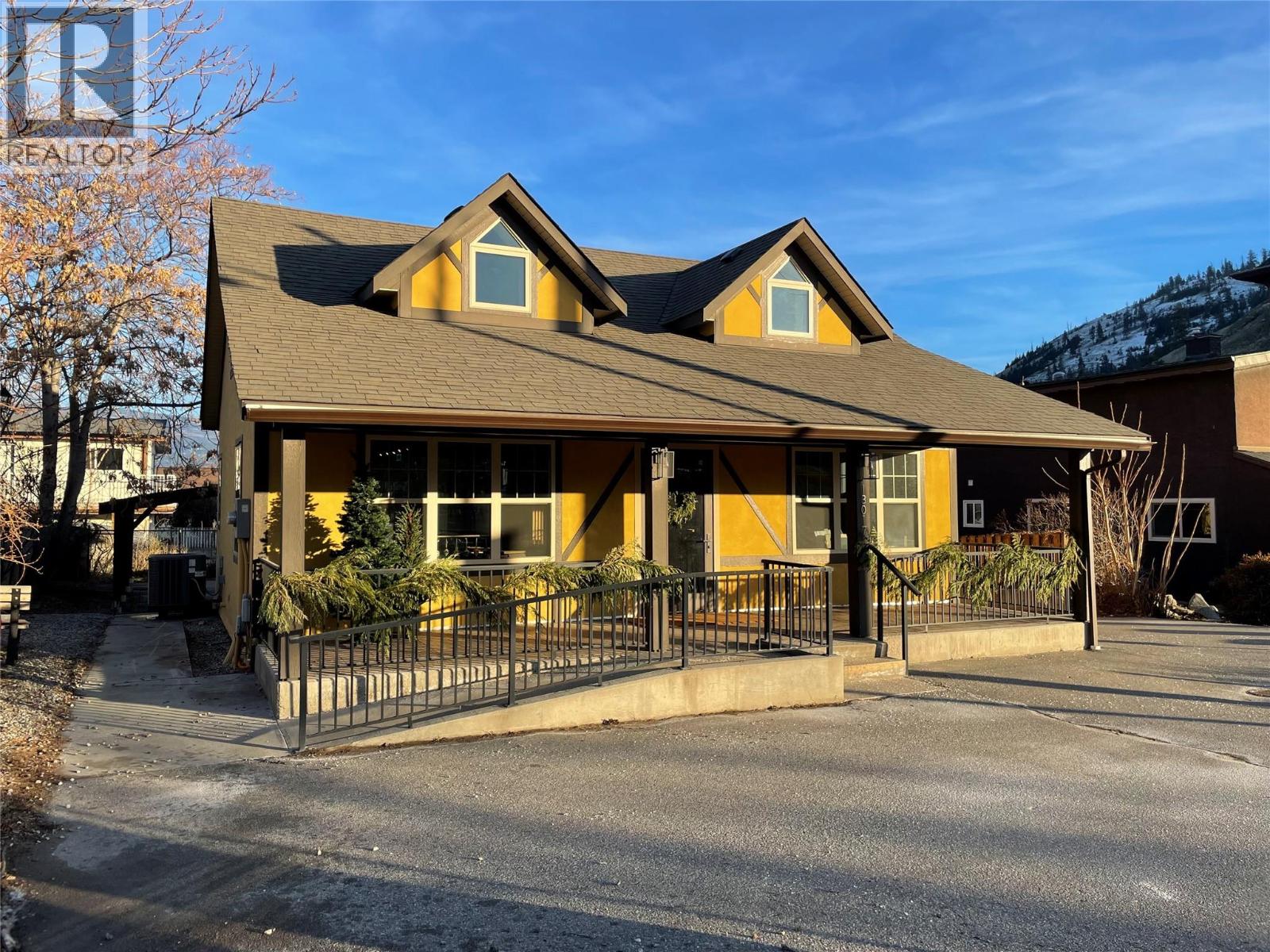 13017 Rosedale Avenue, Summerland